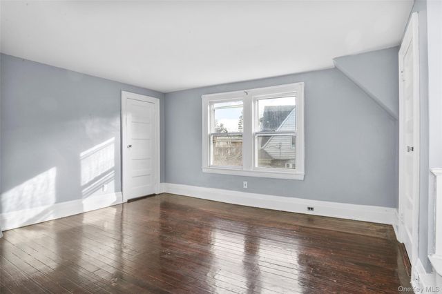 8 The Serpentine, New Rochelle, NY 10801