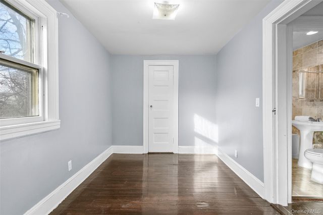 8 The Serpentine, New Rochelle, NY 10801