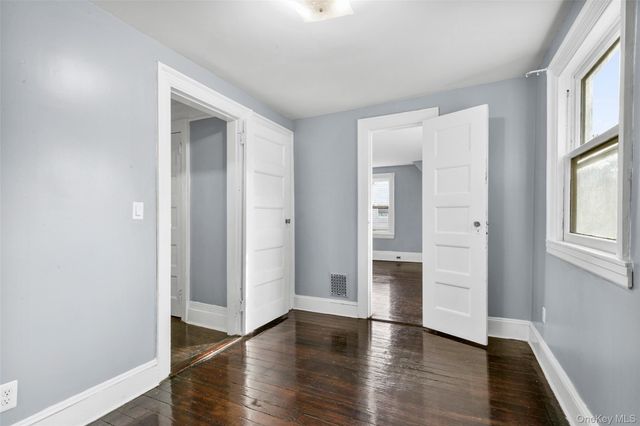 8 The Serpentine, New Rochelle, NY 10801