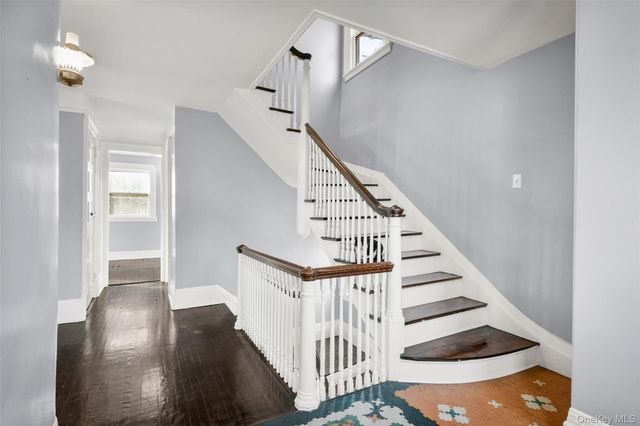 8 The Serpentine, New Rochelle, NY 10801