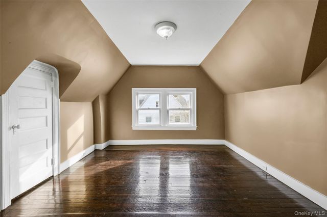 8 The Serpentine, New Rochelle, NY 10801