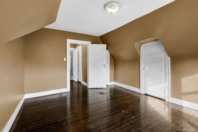 8 The Serpentine, New Rochelle, NY 10801