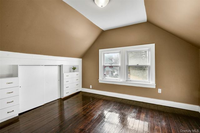 8 The Serpentine, New Rochelle, NY 10801