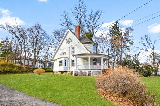 8 The Serpentine, New Rochelle, NY 10801