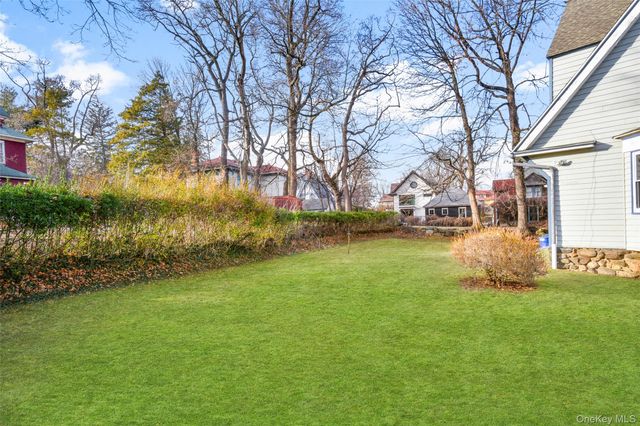 8 The Serpentine, New Rochelle, NY 10801