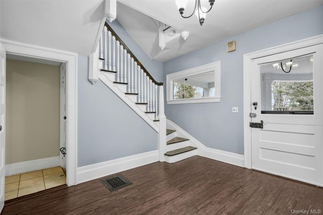 8 The Serpentine, New Rochelle, NY 10801