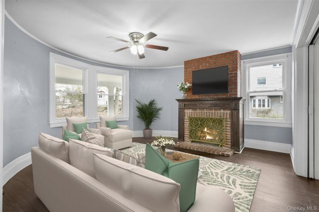 8 The Serpentine, New Rochelle, NY 10801