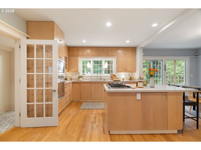2829 Ne 17TH Ave, Portland, OR 97212