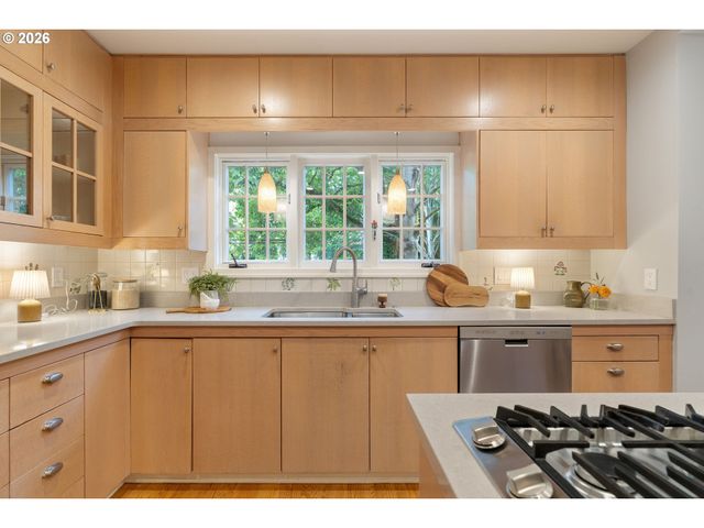 2829 Ne 17TH Ave, Portland, OR 97212