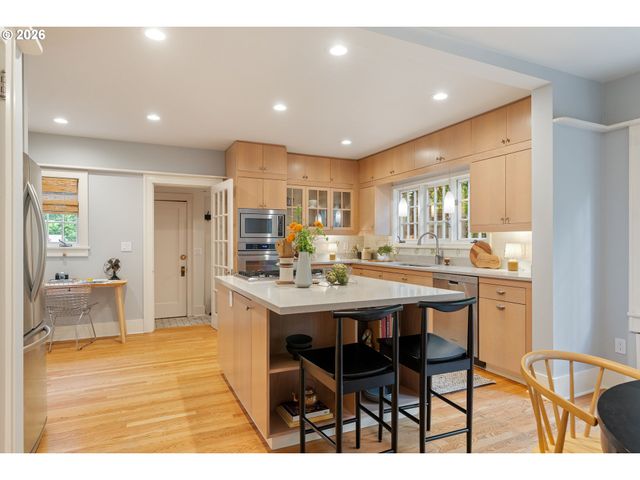 2829 Ne 17TH Ave, Portland, OR 97212