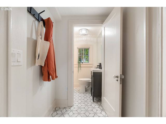 2829 Ne 17TH Ave, Portland, OR 97212