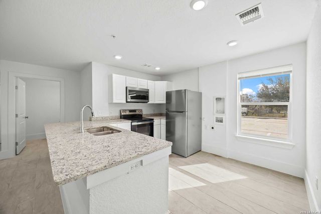 138 Ware Blvd Unit 1103, San Antonio, TX 78221