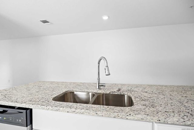 138 Ware Blvd Unit 1103, San Antonio, TX 78221