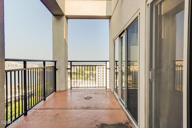 1 Riverpointe Plaza APT 1105, Jeffersonville, IN 47130