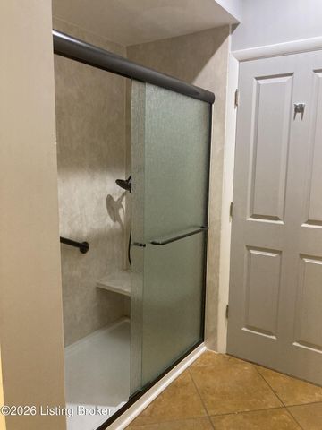 1 Riverpointe Plaza APT 1105, Jeffersonville, IN 47130