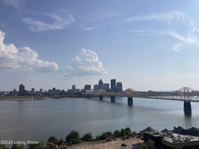 1 Riverpointe Plaza APT 1105, Jeffersonville, IN 47130