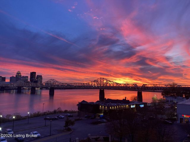 1 Riverpointe Plaza APT 1105, Jeffersonville, IN 47130