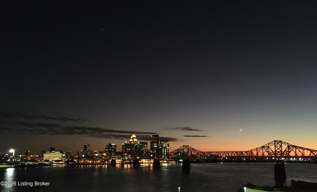 1 Riverpointe Plaza APT 1105, Jeffersonville, IN 47130