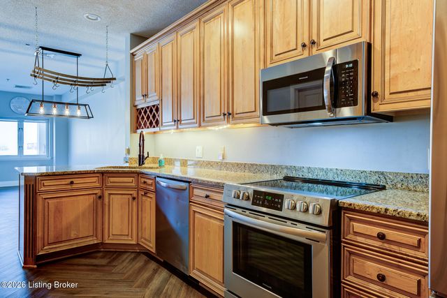 1 Riverpointe Plaza APT 1105, Jeffersonville, IN 47130