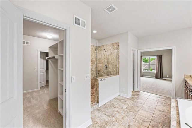 10015 N Michigan Avenue, Kansas City, MO 64155