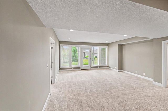 10015 N Michigan Avenue, Kansas City, MO 64155