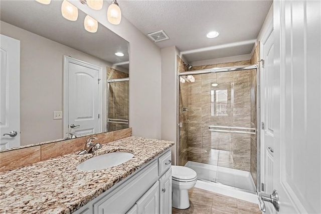 10015 N Michigan Avenue, Kansas City, MO 64155