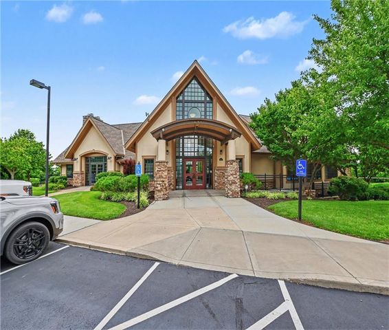 10015 N Michigan Avenue, Kansas City, MO 64155