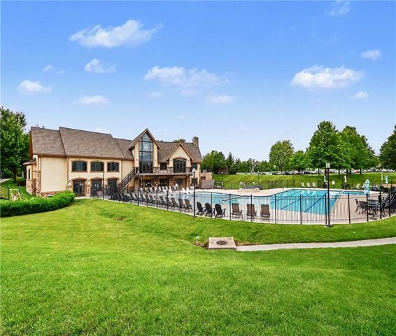 10015 N Michigan Avenue, Kansas City, MO 64155