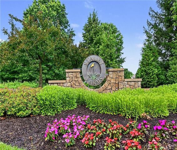 10015 N Michigan Avenue, Kansas City, MO 64155