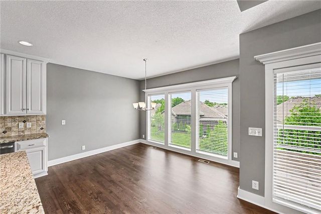 10015 N Michigan Avenue, Kansas City, MO 64155