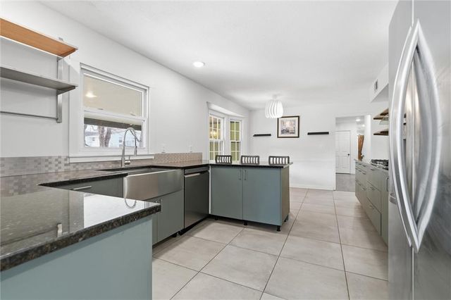 1038 N Woodland Court, Kansas City, MO 64118