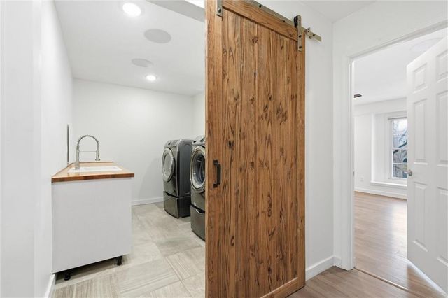 1038 N Woodland Court, Kansas City, MO 64118