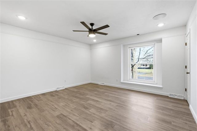 1038 N Woodland Court, Kansas City, MO 64118