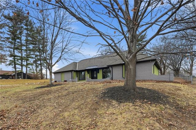 1038 N Woodland Court, Kansas City, MO 64118