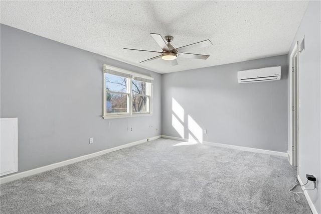 1038 N Woodland Court, Kansas City, MO 64118