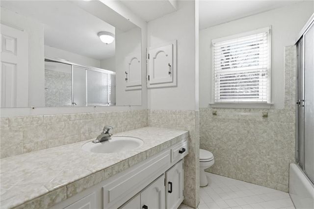 1038 N Woodland Court, Kansas City, MO 64118