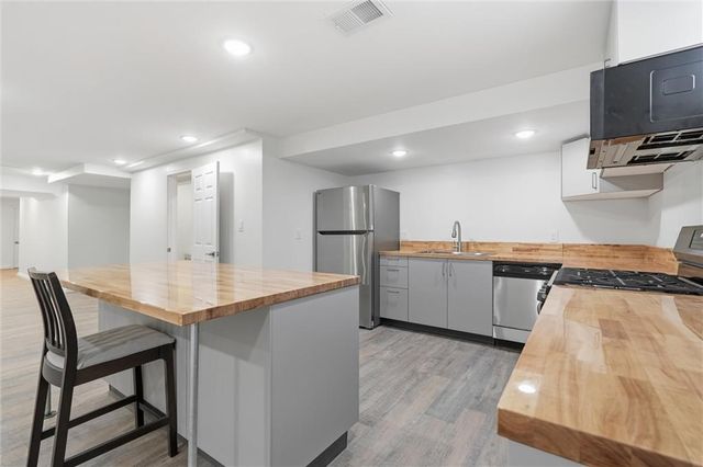 1038 N Woodland Court, Kansas City, MO 64118