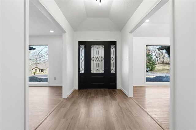 1038 N Woodland Court, Kansas City, MO 64118