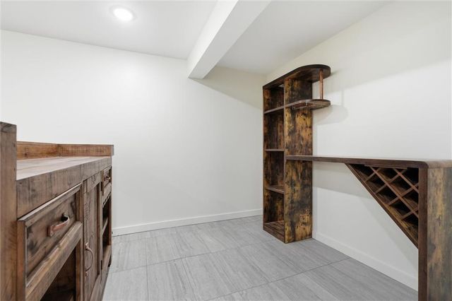 1038 N Woodland Court, Kansas City, MO 64118