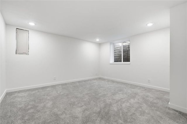 1038 N Woodland Court, Kansas City, MO 64118