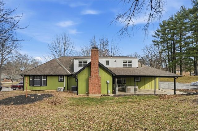 1038 N Woodland Court, Kansas City, MO 64118