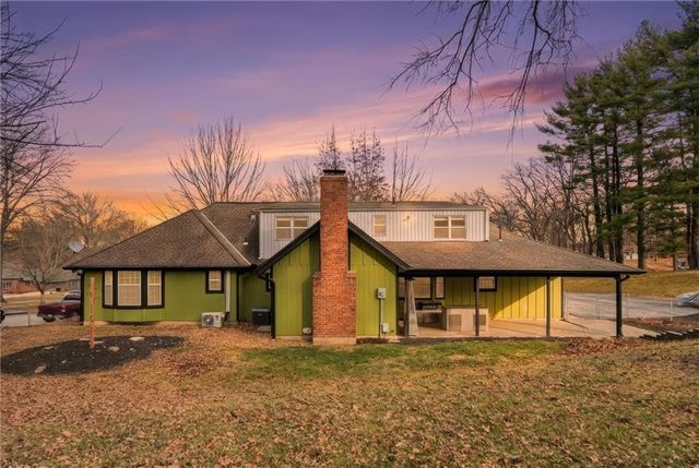 1038 N Woodland Court, Kansas City, MO 64118