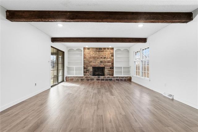 1038 N Woodland Court, Kansas City, MO 64118