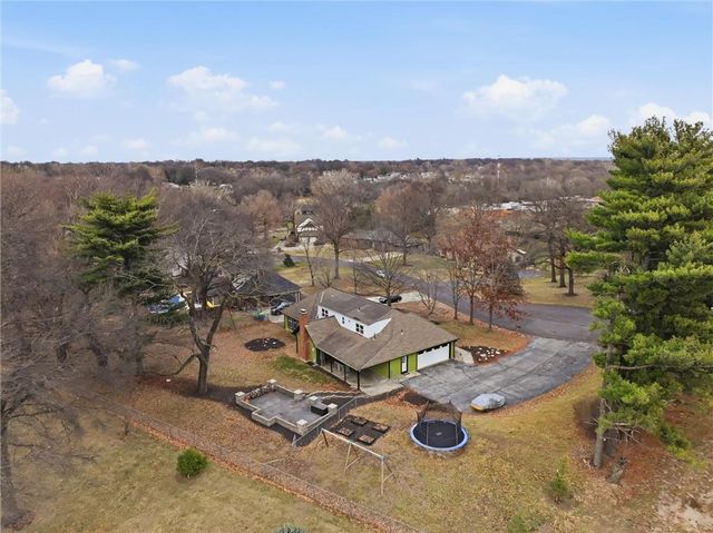 1038 N Woodland Court, Kansas City, MO 64118