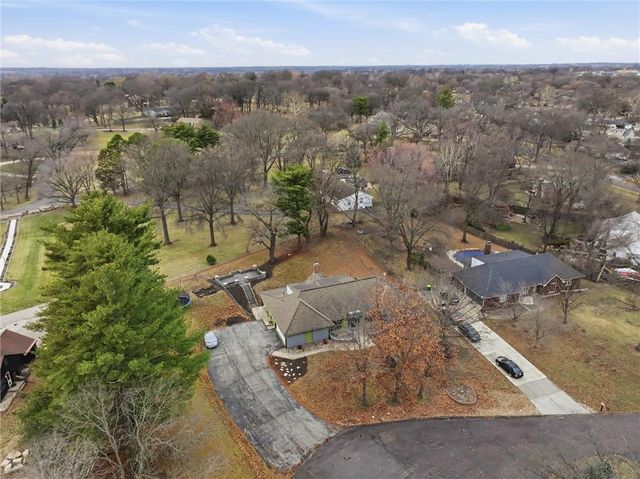 1038 N Woodland Court, Kansas City, MO 64118