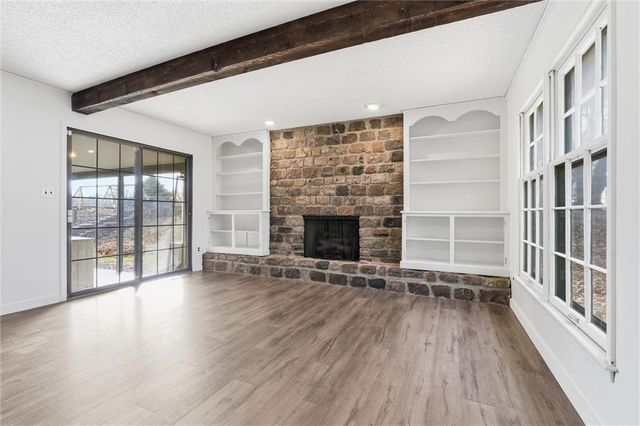 1038 N Woodland Court, Kansas City, MO 64118