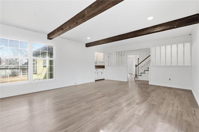 1038 N Woodland Court, Kansas City, MO 64118