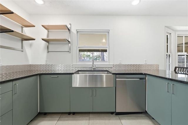 1038 N Woodland Court, Kansas City, MO 64118