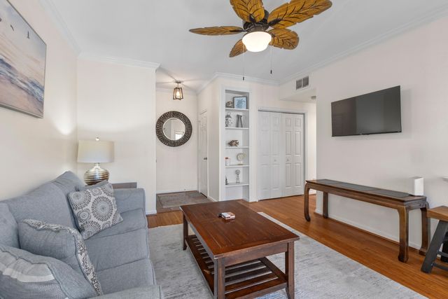 700 Daniel Ellis Drive 9203, Charleston, SC 29412