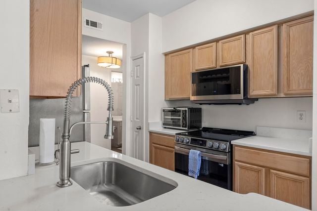 700 Daniel Ellis Drive 9203, Charleston, SC 29412